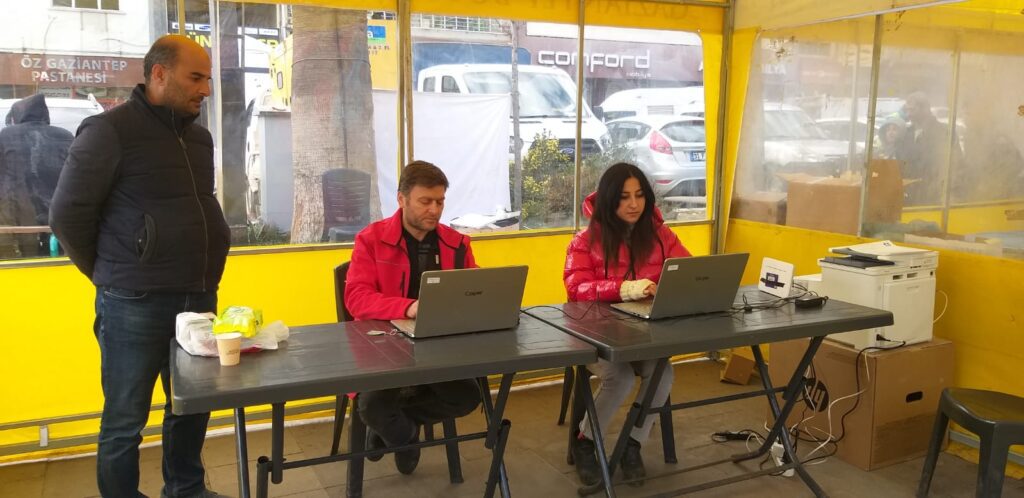 GAZİANTEP BÜYÜKŞEHİR, DEPREMZEDELER İÇİN NURDAĞI VE İSLAHİYE’YE BEYAZ MASA KURDU