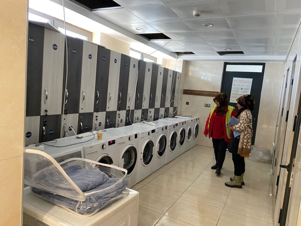 GAZİANTEP BÜYÜKŞEHİR, HİJYEN ŞARTLARININ SAĞLANMASI İÇİN HAVUZLARI DUŞ VE ÇAMAŞIRHANELERE ÇEVİRİYOR