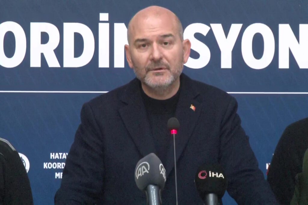 Bakan Soylu: ‘Acil yıkılacak ve ağır hasarlı binalara girmek yasak’