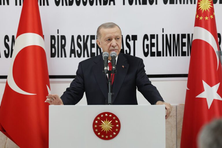 Cumhurbaşkanı Erdoğan: “Askerlerimizin deprem bölgesinde fedekârca yürüttüğü çalışmaları çok iyi biliyoruz”