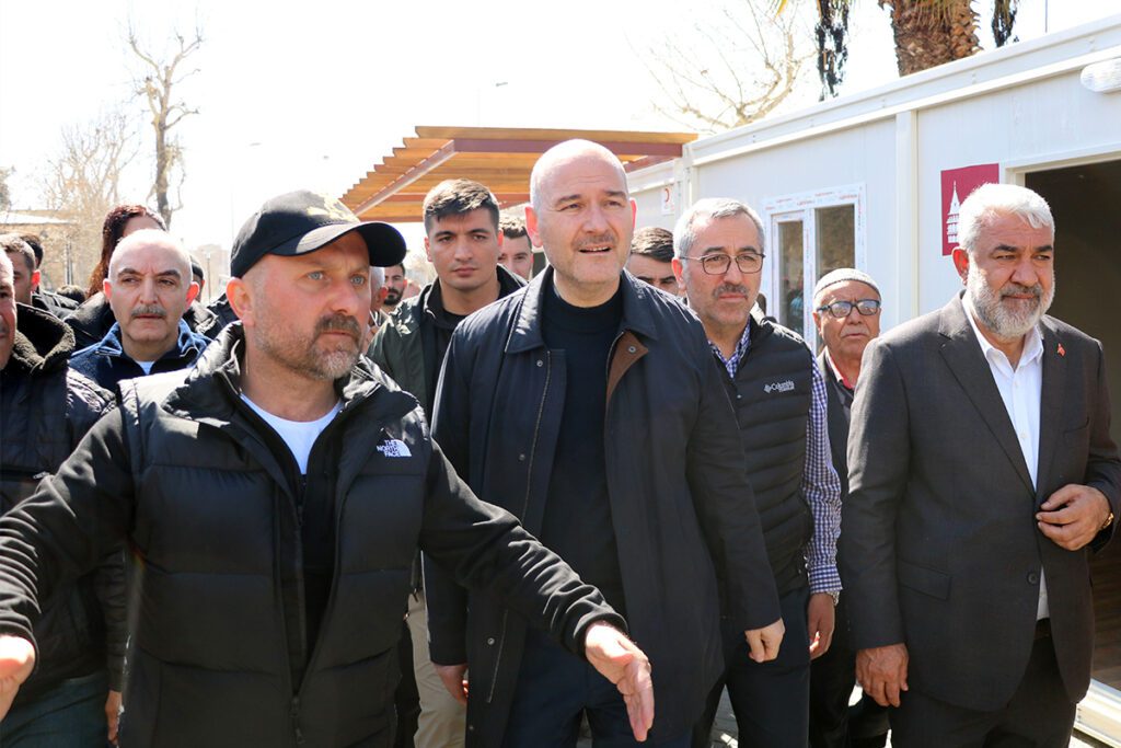 BAKAN SOYLU DEPREM BÖLGESİ’NDE