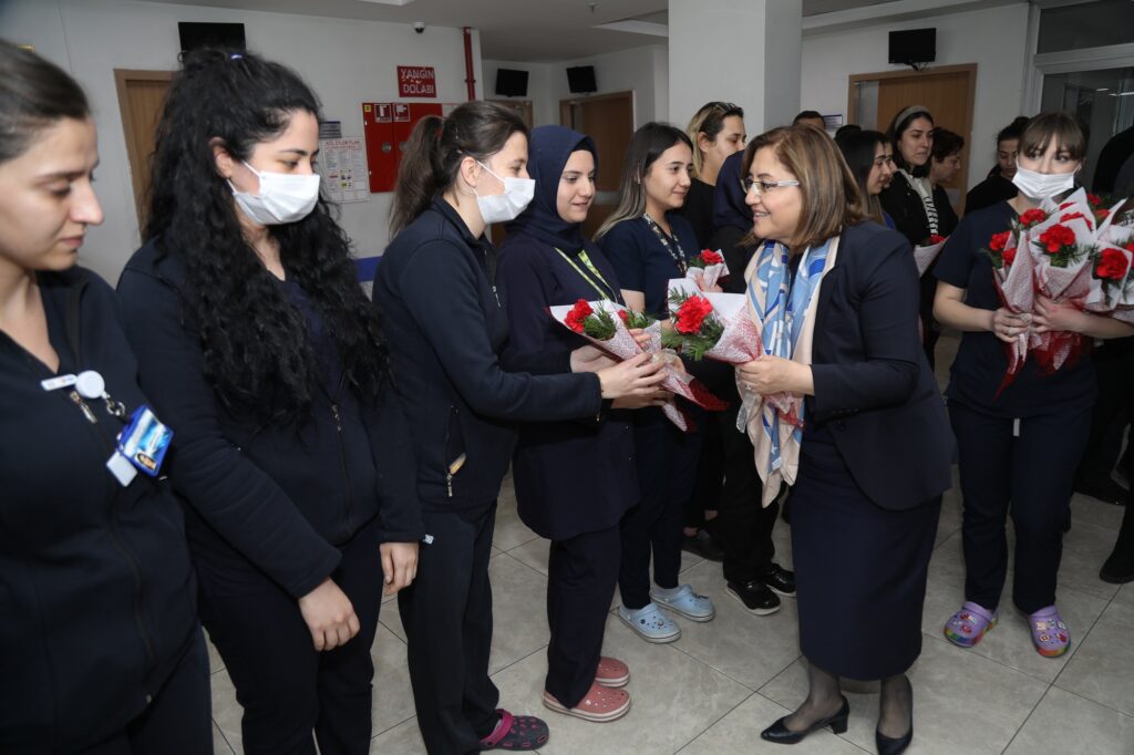 Başkan Fatma Şahin’den Tıp Bayramı’nda fedakâr hemşirelere ziyaret