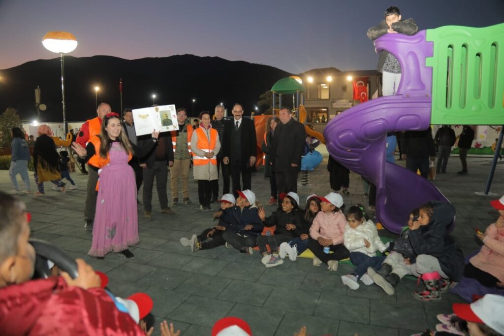 GEZİCİ ÇOCUK KÜTÜPHANELERİ İSLAHİYE VE NURDAĞI’DA ÇOCUKLARLA BULUŞUYOR