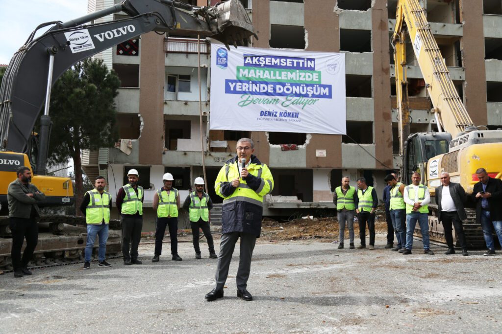 İstanbul’da yerinde dönüşüm için sitedeki 7 blok yıkıldı