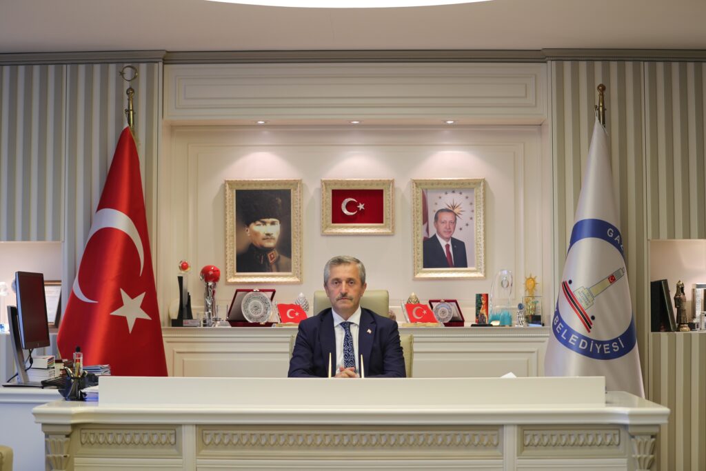 BAŞKAN TAHMAZOĞLU: “ŞEHİTLERİMİZİ RAHMET VE ŞÜKRANLA ANIYORUZ”