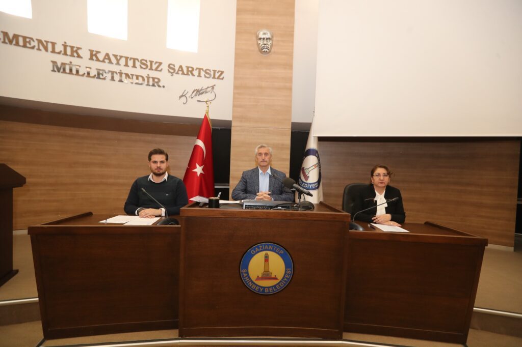 ŞAHİNBEY BELEDİYE MECLİSİ DEPREMZEDELER İÇİN DUA ETTİ