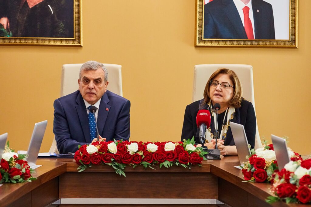 TBB BAŞKANI FATMA ŞAHİN, AFET BÖLGELERİNDEKİ 4 İLE TEKNİK GEZİDE BULUNDU