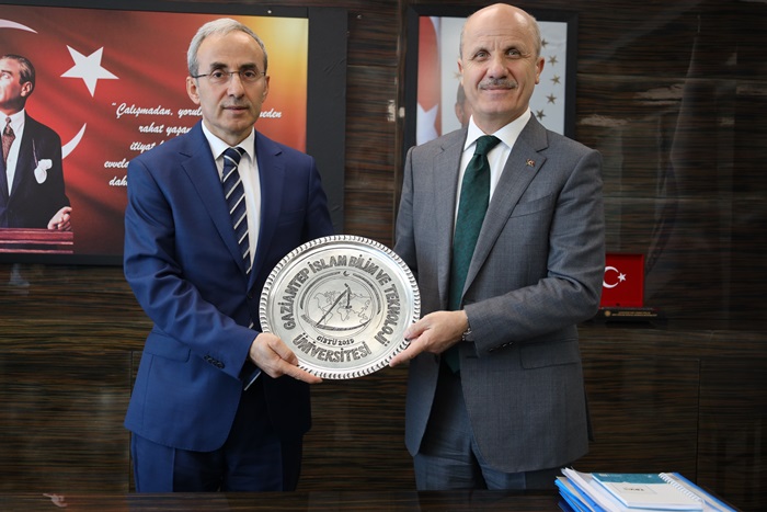 YÖK BAŞKANI ÖZVAR’DAN REKTÖR DEMİR’E ZİYARET