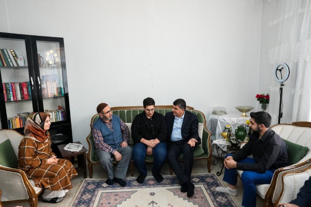 Başkan Fadıloğlu ile Kaymakam Duran, yetim çocuklarla iftar açtı