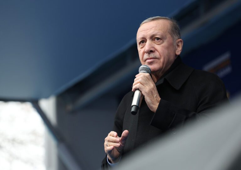Cumhurbaşkanı Erdoğan: “Ekonomik sıkıntı ve hayat pahalılığını yine biz çözeceğiz”