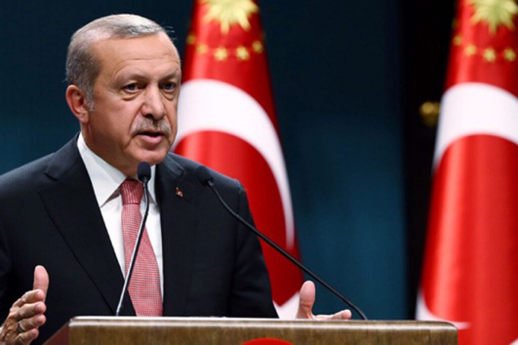 Cumhurbaşkanı Erdoğan: “Kıbleyi bilmeyenler tabii ki seccadeye ayakkabı ile basar