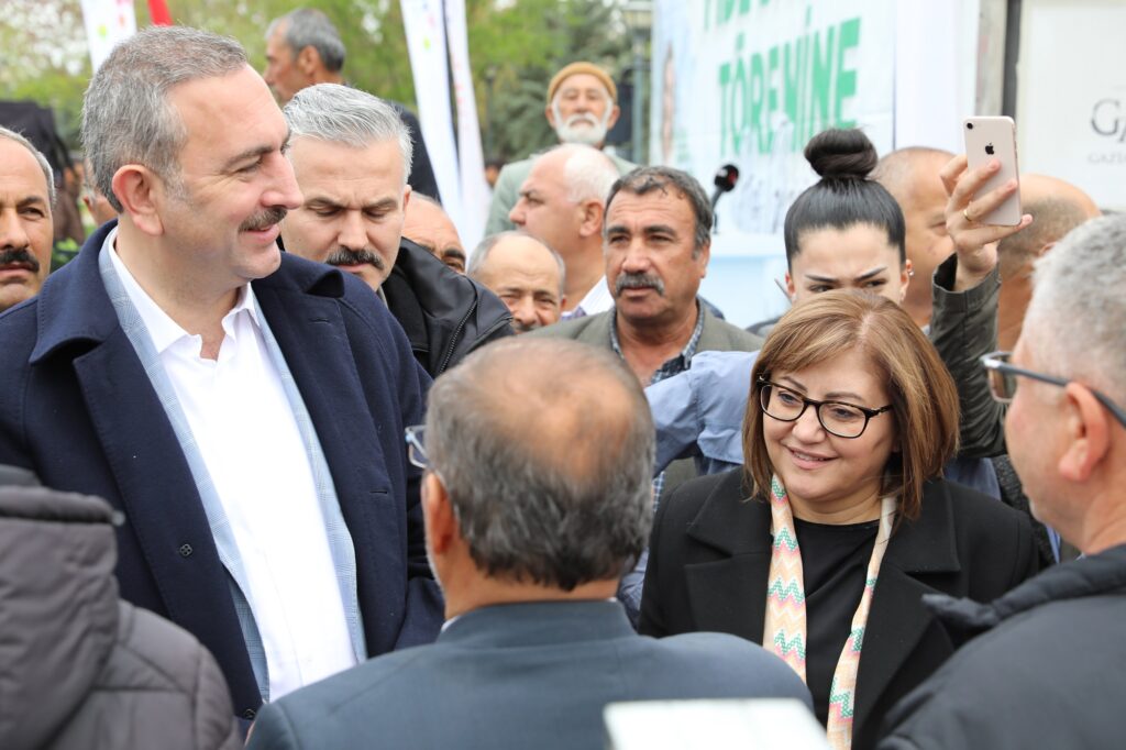 GAZİANTEP BÜYÜKŞEHİR’İN ÇİFTÇİYE FİDE DESTEĞİ SÜRÜYOR