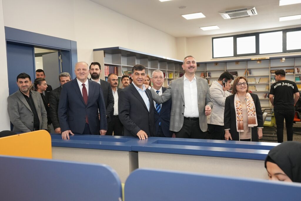 GÜL İLE FADILOĞLU, ÖĞRENCİLER İLE BULUŞTU
