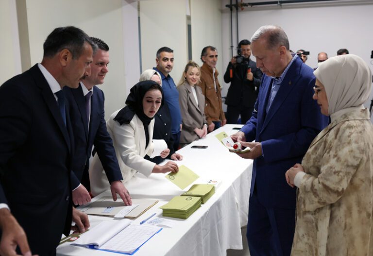Cumhurbaşkanı Erdoğan, oyunu Saffet Çebi Ortaokulu’nda kullandı