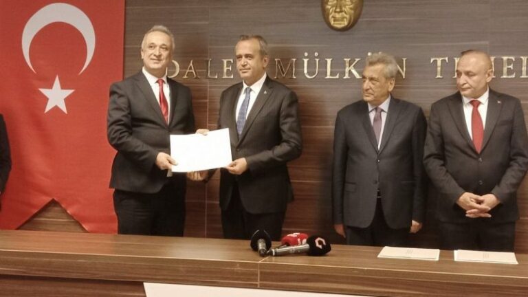 CHP Gaziantep Milletvekilleri mazbatalarını aldı