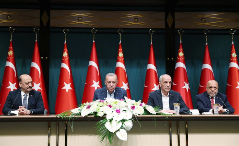 Cumhurbaşkanı Erdoğan, kamu işçilerinin zam oranını yüzde 45 olarak açıkladı