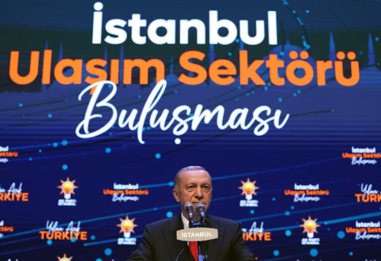 Cumhurbaşkanı Erdoğan: “Milletimizin her kesiminin sıkıntılarını çözmek için gece-gündüz çalışıyoruz”