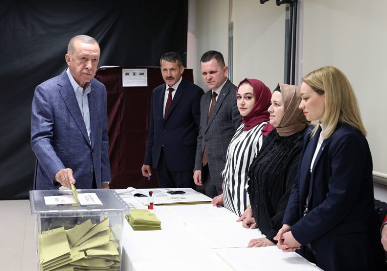 Cumhurbaşkanı Erdoğan, oyunu Saffet Çebi Ortaokulu’nda kullandı