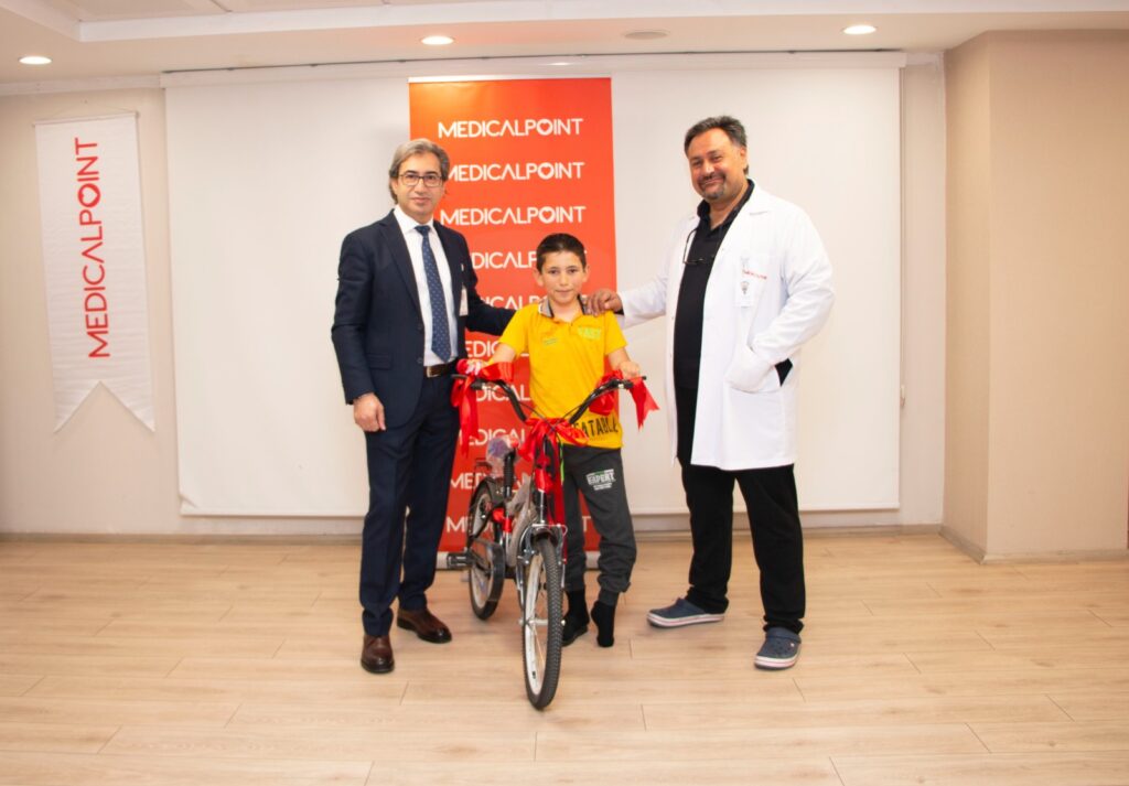 1 yıl sonra yürümeye başladı, ilk hediyesini Medical Point’ten aldı