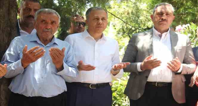 İçişleri Bakanı Ali Yerlikaya, İslahiye’de depremzedelerle buluştu