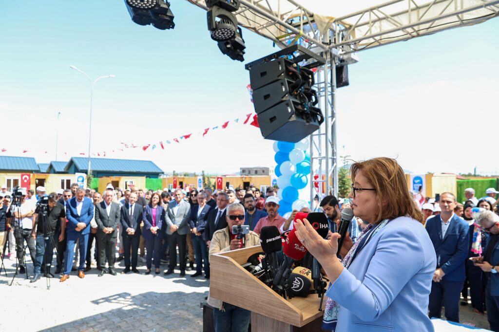İslahiye’deki kalıcı konut teslimatı son süraat devam ediyor
