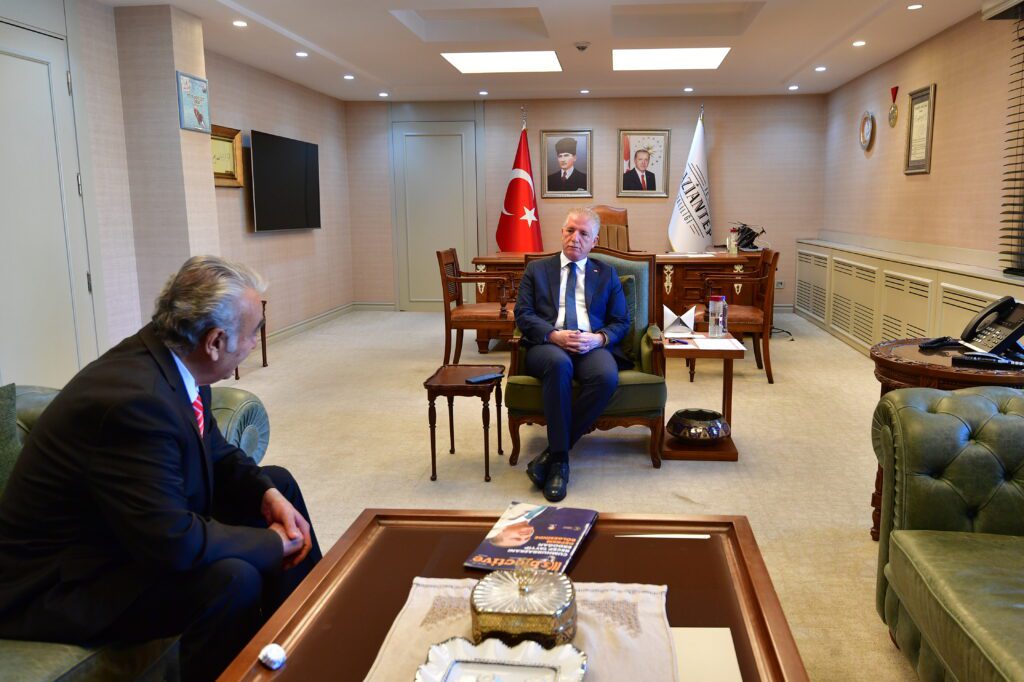 M. Erhan Durukan: “Gaziantep’e gelen valiler mi şanslı, Gaziantep mi?…”