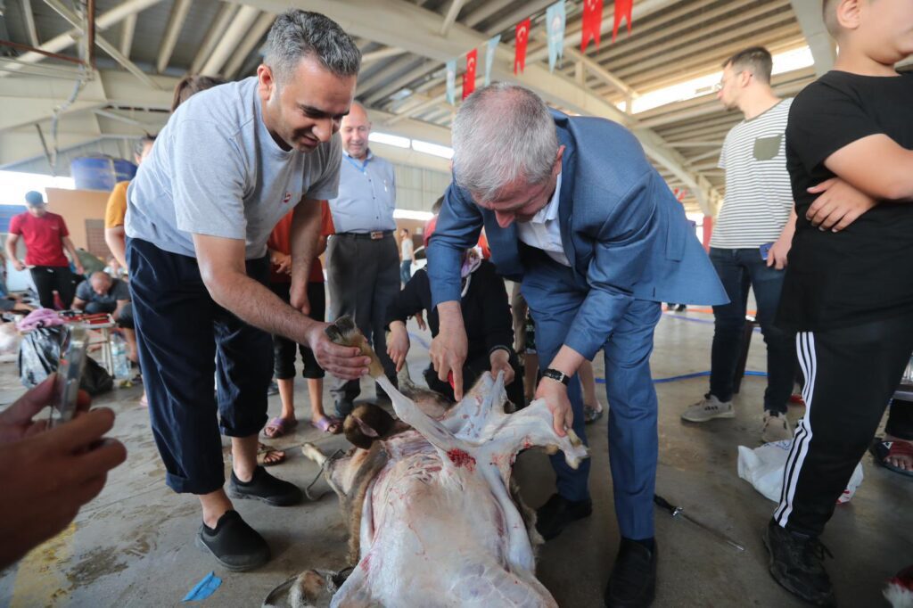 Başkan Tahmazoğlu, kurban kesim alanlarını ziyaret etti