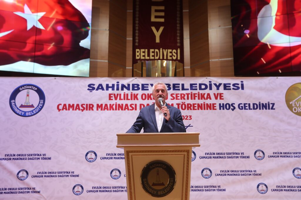 EVLİLİK OKULU’NDA EĞİTİM GÖREN 312 ÇİFT DAHA SERTİFİKASINI ALDI