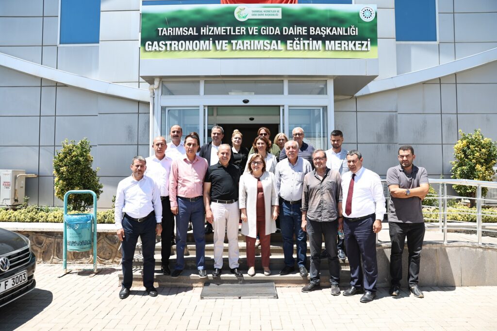 Büyükşehir, 7 ilçe belediyesine selektör makinası dağıttı!