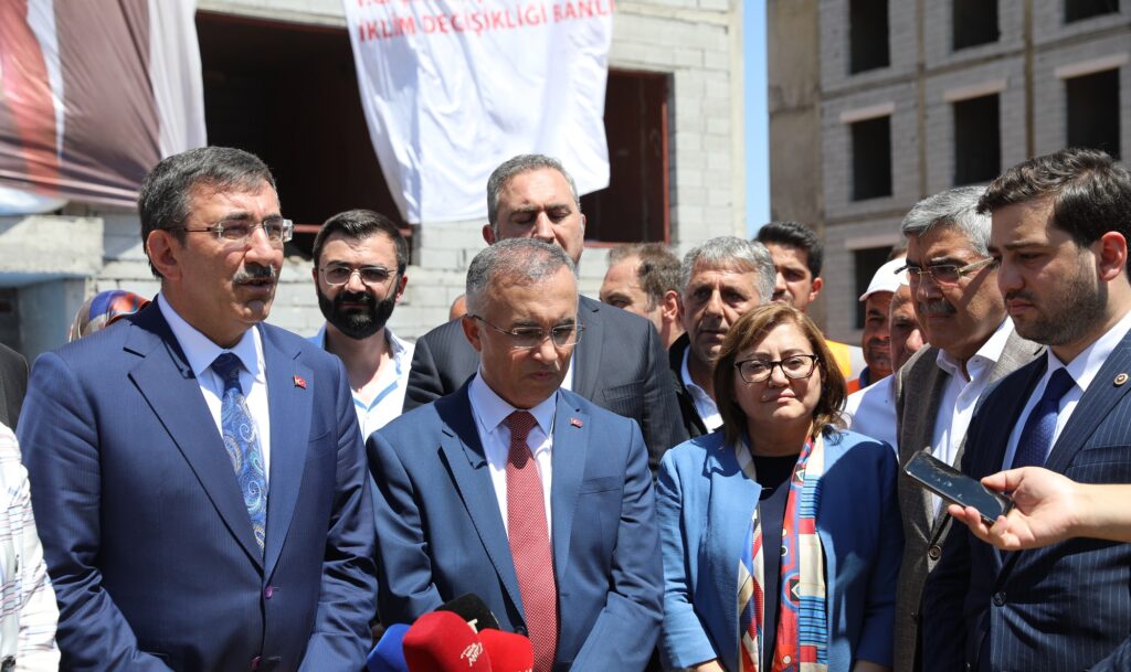 CUMHURBAŞKANI YARDIMCISI CEVDET YILMAZ, NURDAĞI’NI ZİYARET ETTİ