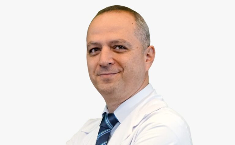 Op. Dr. Ufuk Küçük, annelik estetiği hakkında bilgilendirdi