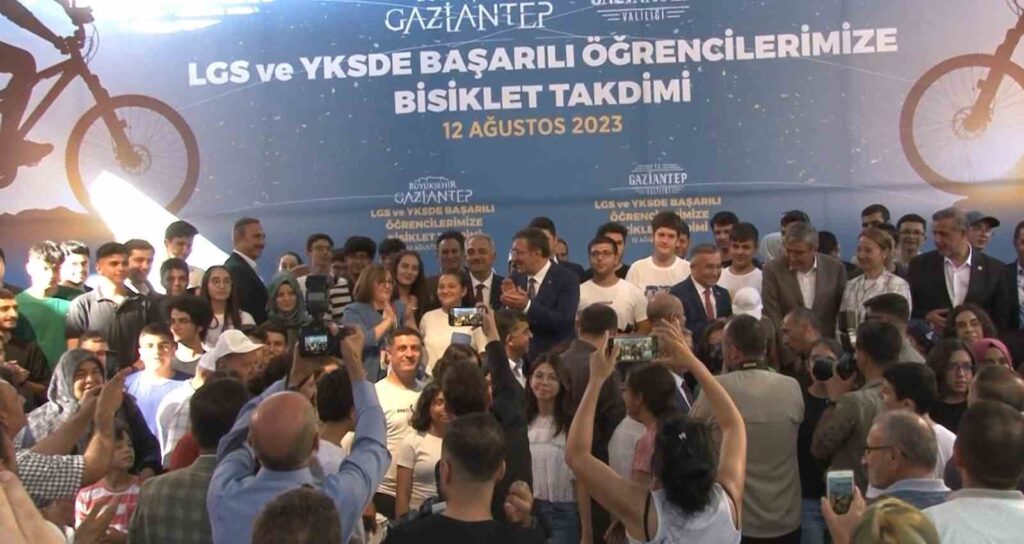 Cumhurbaşkanı Yardımcısı Yılmaz’ın katılımıyla 534 başarılı öğrenciye bisiklet dağıtıldı