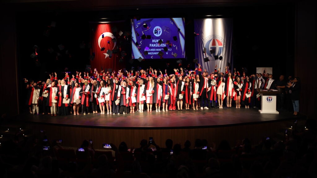 GAÜN HUKUK FAKÜLTESİ 9. DÖNEM MEZUNLARINI VERDİ