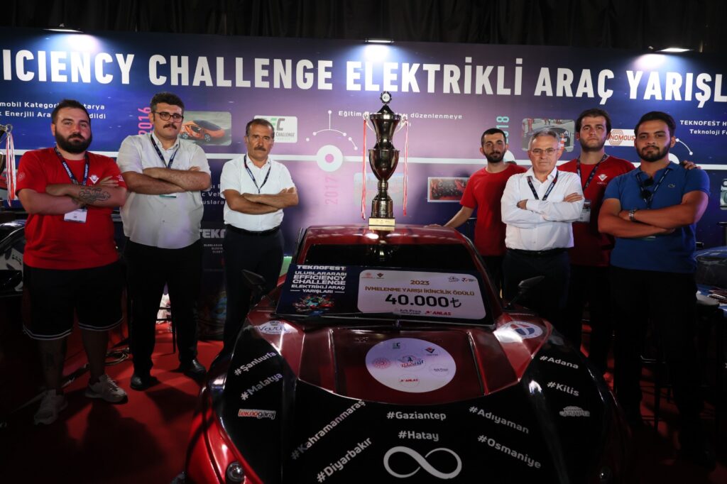 GAÜN Rektörü Prof. Dr. Özaydın ile Rektör Yardımcısı Prof. Dr. Yumrutaş öğrencilerini yalnız bırakmadı