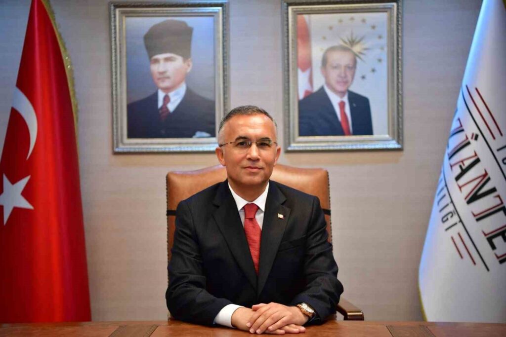 Gaziantep Valisi Çeber, GAÜN takımlarını Teknofest başarılarından dolayı kutladı