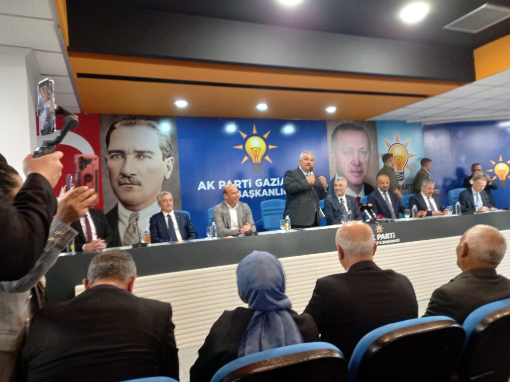 Bakan Bolat, AK Parti Gaziantep teşkilatı ile buluştu