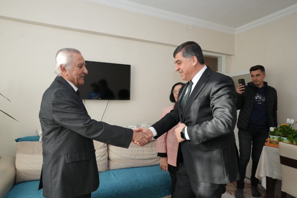 BAŞKAN FADILOĞLU, ÖĞRETMENLERİNİ UNUTMADI