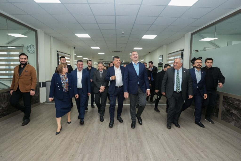 GÜL: “ŞEHİTKAMİL’İMİZE VERDİĞİ HİZMETLER İÇİN TEŞEKKÜR EDİYORUM”