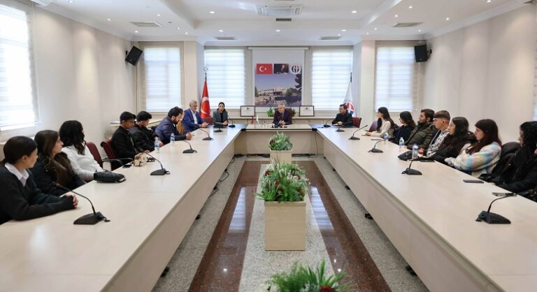 GAÜN HUKUK FAKÜLTESİNDEN ‘GENÇLER BİZİMLE’ ETKİNLİĞİ