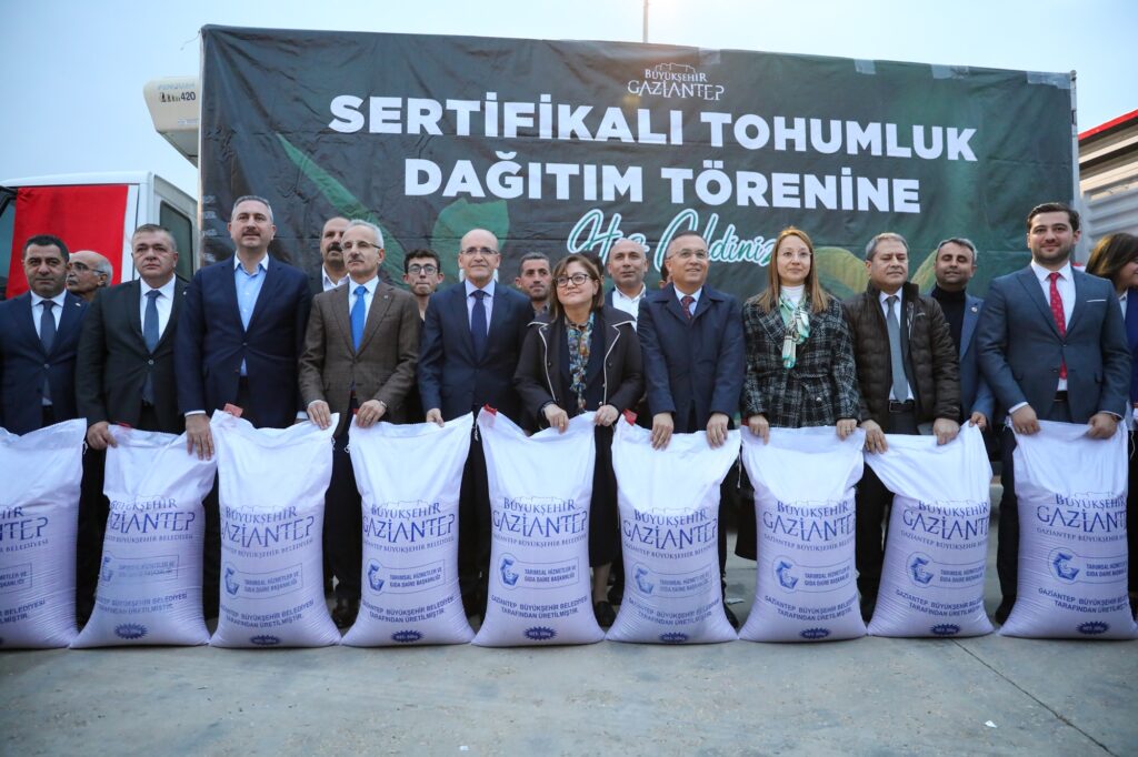 BAKAN ŞİMŞEK VE URALOĞLU’NUN KATILIMIYLA MAZOT VE TOHUM DAĞITIM TÖRENİ DÜZENLENDİ!