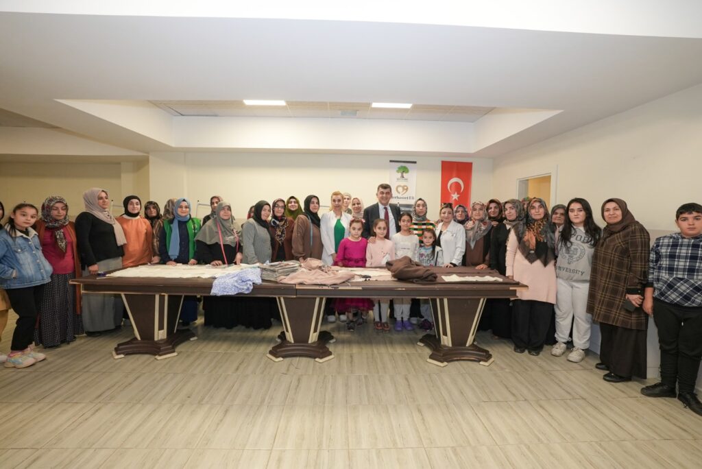 BAŞKAN FADILOĞLU, ÜRETEN YETİM ANNELERİ ZİYARET ETTİ