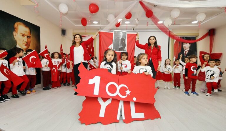 GAÜN KREŞ VE ANAOKULU ÖĞRENCİLERİNİN CUMHURİYET COŞKUSU