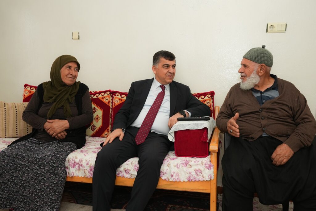 YAŞLILARIN YÜZÜ VEFA ZİYARETLERİ İLE GÜLÜYOR