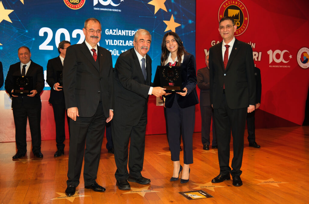 BAŞAK TRAKTÖR’E ASIRLIK MARKA ÖDÜLÜ