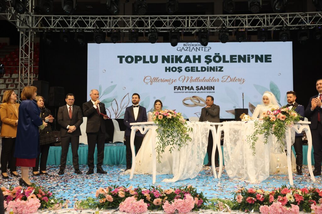 BAŞKAN FATMA ŞAHİN, 250 ÇİFTİN NİKÂHINI KIYDI
