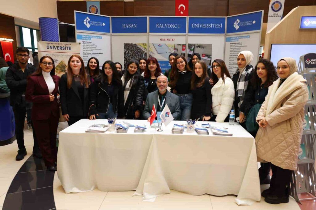 GÜDKAF’24 Kariyer Fuarı’nda HKÜ rüzgârı