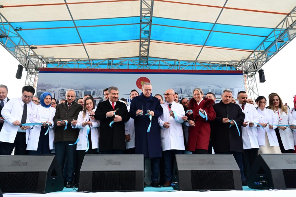 “İZMİR’İ HIZLI TRENLE TANIŞTIRACAĞIZ”