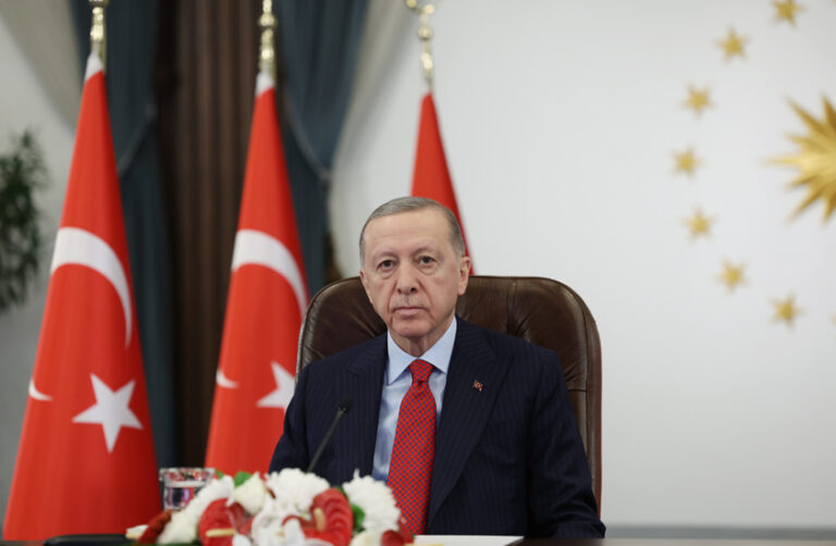 Cumhurbaşkanı Erdoğan, ilk Türk astronot Gezeravcı ile canlı bağlantıyla görüştü
