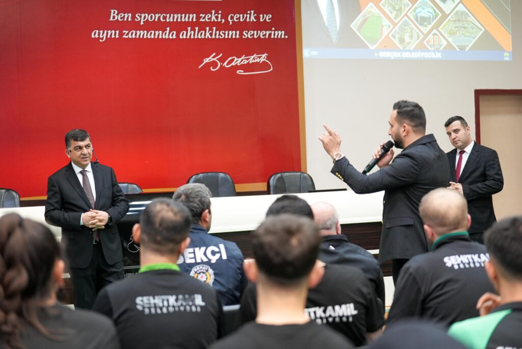 FADILOĞLU’NA, “BERABER YÜRÜDÜK BİZ BU YOLLARDA” SÜRPRİZİ