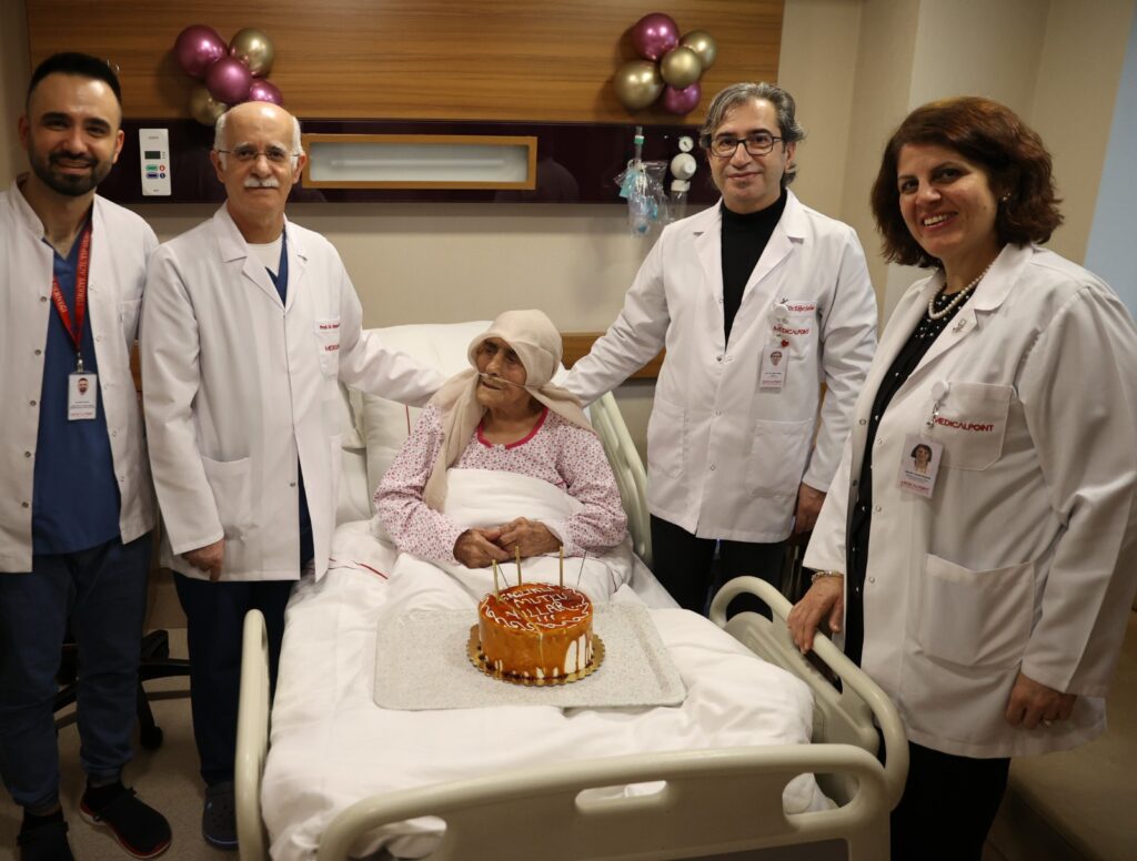 111 yaşındaki Hatice Nine Medical Point’te Hayata Tutundu